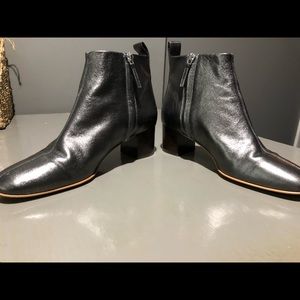 Everlane Day boot bootie size 9 in iron metallic